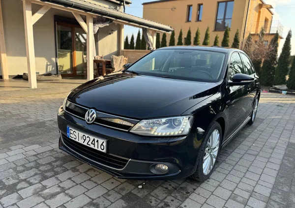 volkswagen Volkswagen Jetta cena 24900 przebieg: 225700, rok produkcji 2013 z Sieradz